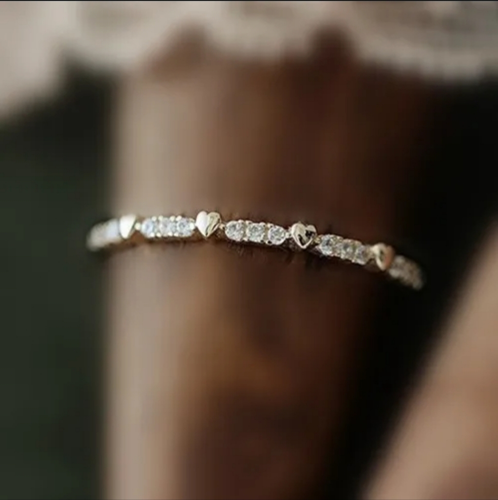 ππNEWππPRETTY!! Dainty Gold Ring with Tiny Hearts and Rhinestones ππ - Picture 1 of 13
